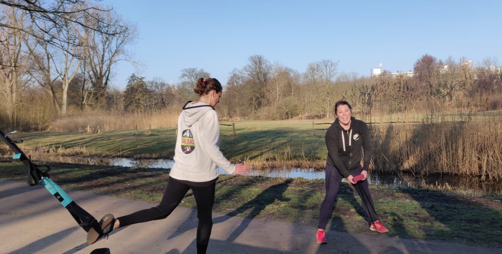 Beste personal trainer voor vrouwen in Amsterdam voert duo training uit